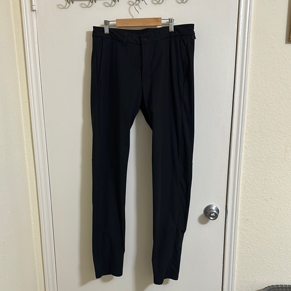 EUC Lululemon Men’s Black Chino Athletic Pants 32x30 - Picture 1 of 5